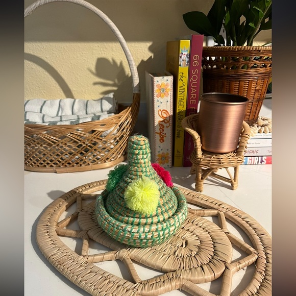 Woven Pom Pom basket from Morocco - Picture 1 of 7
